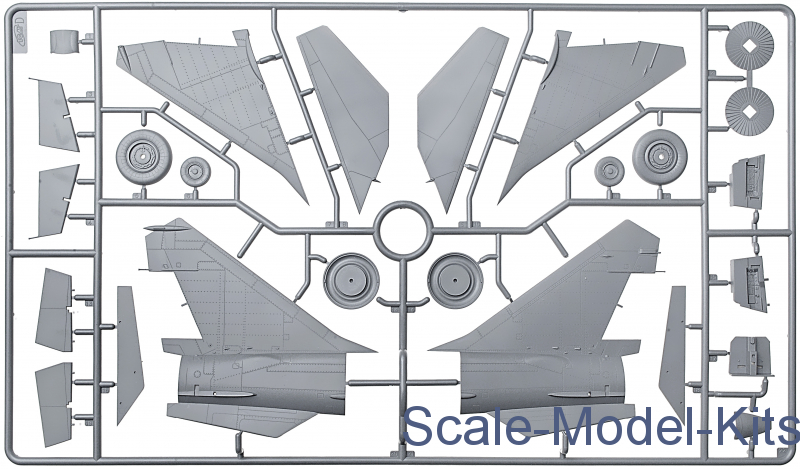 Kit Maquette Plastique MiG-25 BM Soviet Strike Aircraft - Échelle 1/72 ICM, Neuf